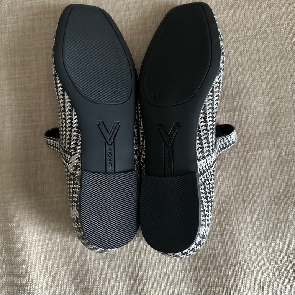 Vionic Black and White Houndstooth Mary Jane Flats - Picture 10 of 12
